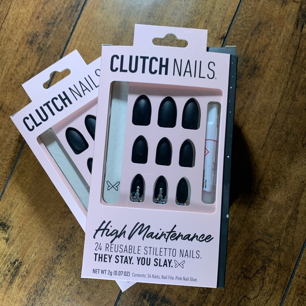 TARGET | CLUTCH PRESS ON NAILS
